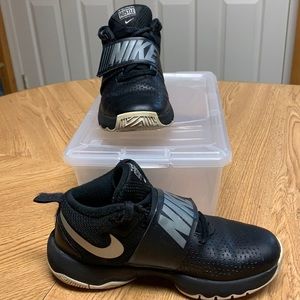 Nike Team Hustle Sneakers